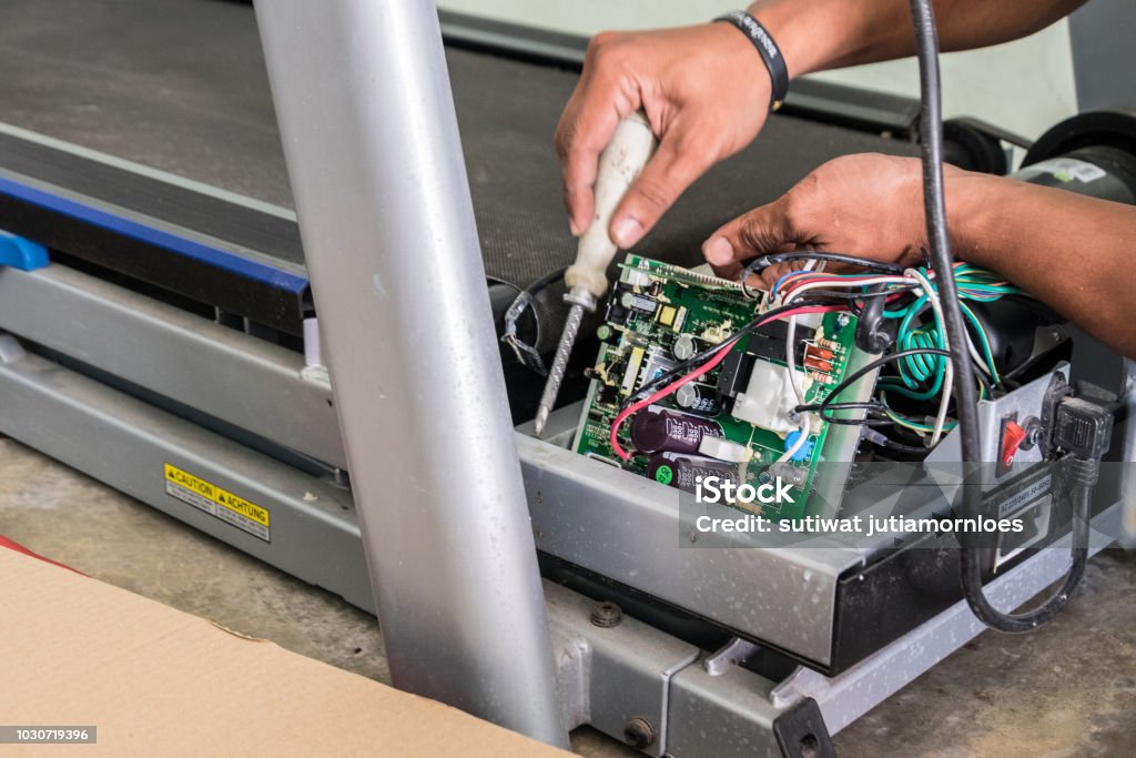 The technical repairing Treadmill and performance test speed.